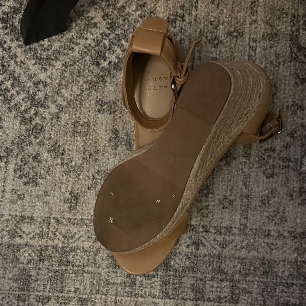 a new day Tan Heels Minimalist Design - Picture 3 of 4